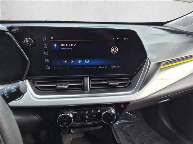 Used 2025 Chevrolet Trax LT FWD image 19