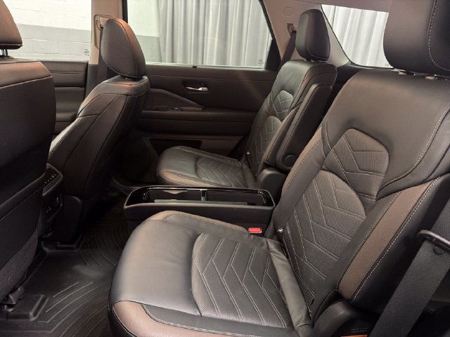 Used 2022 Nissan Pathfinder Platinum w/ Cargo Package AWD/4WD image 26