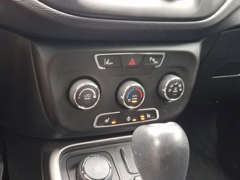 Used 2018 Jeep Compass Latitude w/ Safe & Security Group AWD/4WD image 16