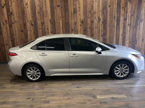 Used 2022 Toyota Corolla LE w/ LE Convenience Package FWD image 8
