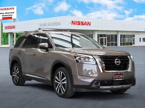 Used 2024 Nissan Pathfinder Platinum FWD image 1