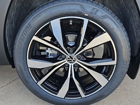 New 2026 Volkswagen Atlas Cross Sport SEL Premium R-Line image 9