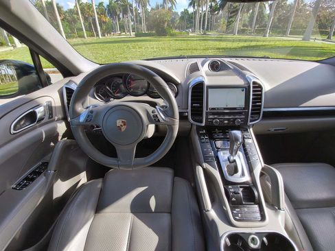 Used 2014 Porsche Cayenne AWD/4WD image 25