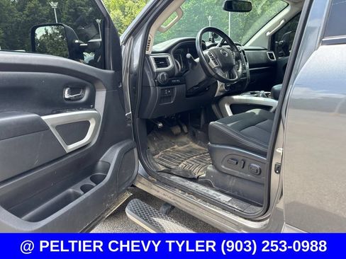 Used 2019 Nissan Titan SV w/ SV Convenience Package AWD/4WD image 13