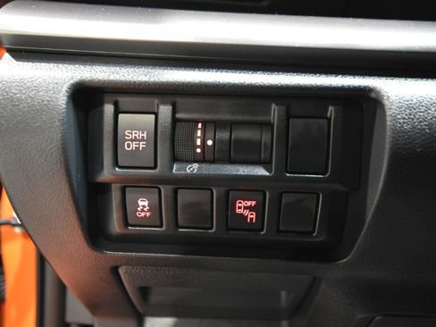 Used 2019 Subaru Crosstrek 2.0i Limited w/ Moonroof Package w/Navigation AWD/4WD image 13