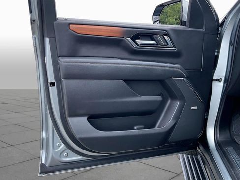 Used 2025 GMC Yukon XL Denali w/ Denali Reserve Package RWD image 21