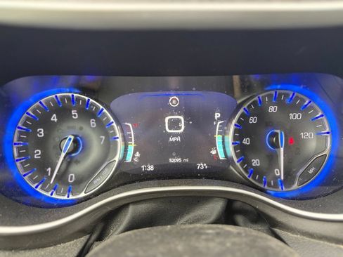 Used 2022 Chrysler Pacifica Touring-L FWD image 39