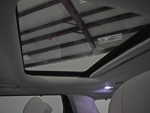 Used 2025 Kia Carnival SX Prestige image 28