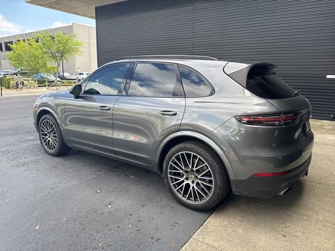 Used 2020 Porsche Cayenne image 3