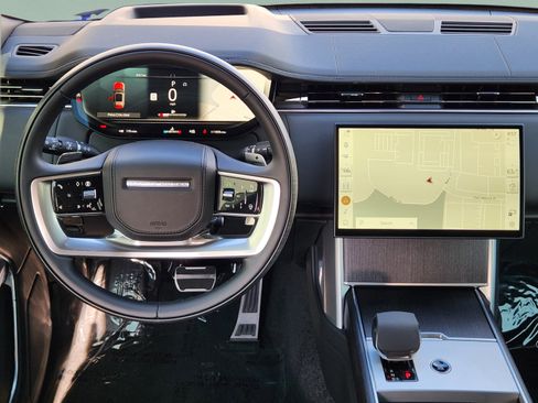Certified 2025 Land Rover Range Rover SE AWD/4WD image 22