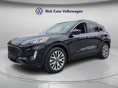 Used 2021 Ford Escape Titanium w/ Class II Trailer Tow Package image 8