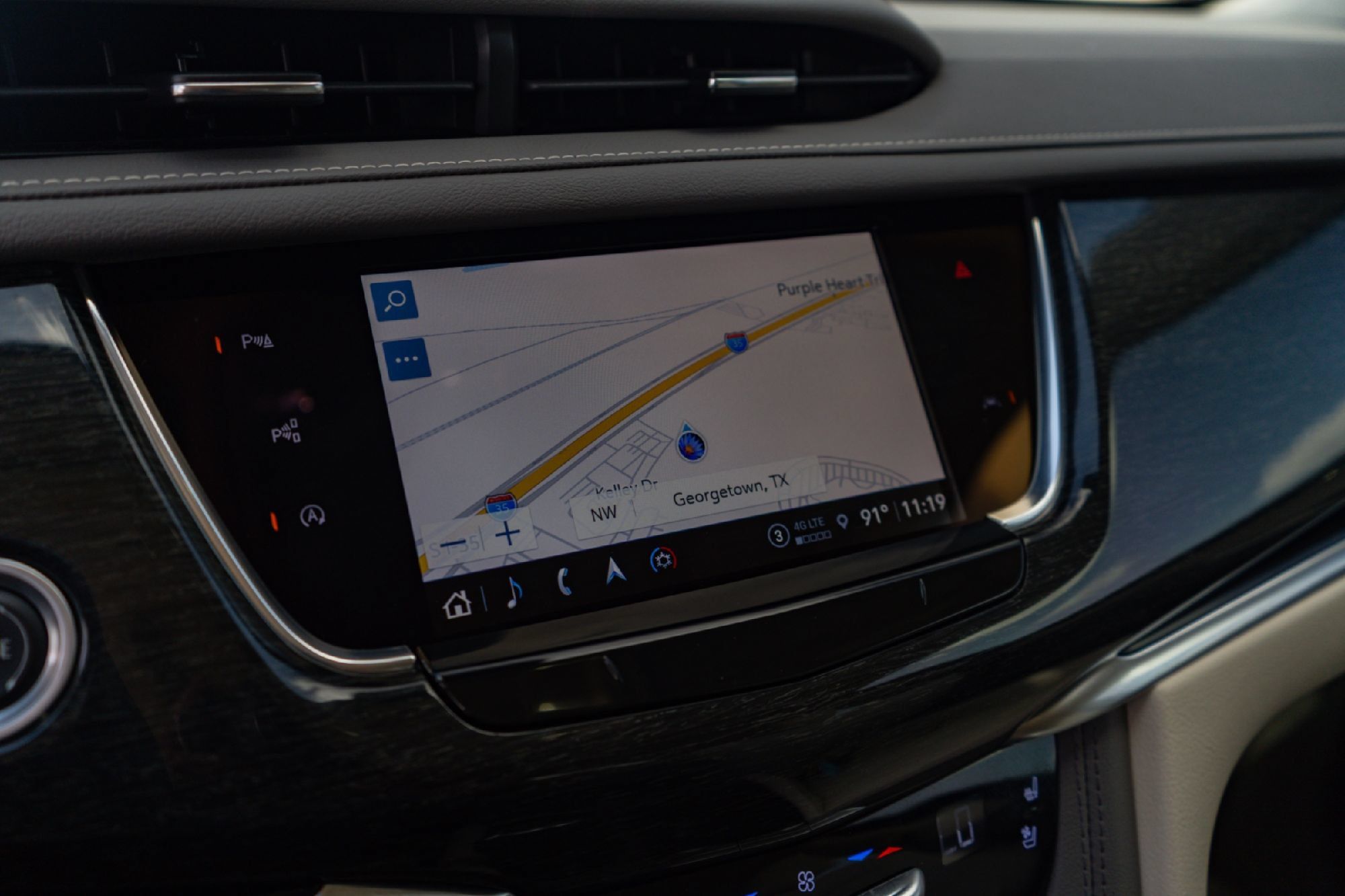 Used 2022 Cadillac XT6 Premium Luxury w/ Technology Package FWD image 18
