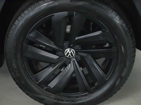 Used 2022 Volkswagen Atlas Cross Sport SE image 38