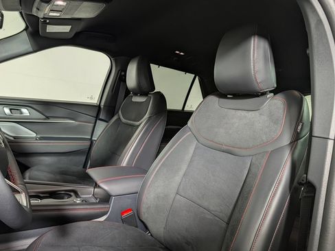 Certified 2025 Ford Explorer ST RWD image 25