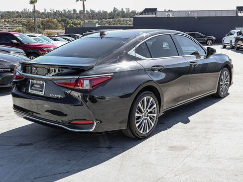 Used 2025 Lexus ES 300h w/ Premium Package FWD image 4
