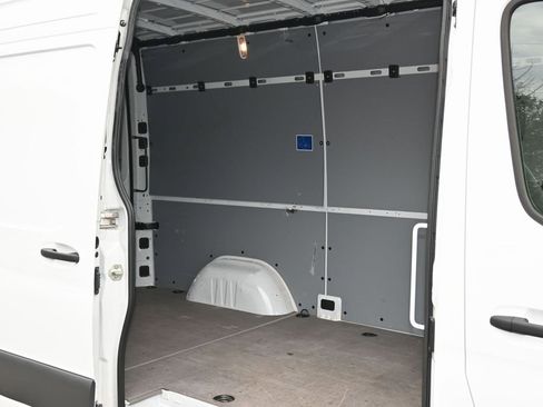 Used 2025 Mercedes-Benz Sprinter 2500 image 25