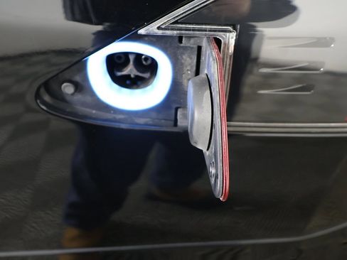 Used 2015 Tesla Model S 85D image 18