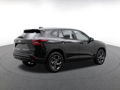 Used 2025 Chevrolet Trax LT w/ LT Convenience Package FWD image 9