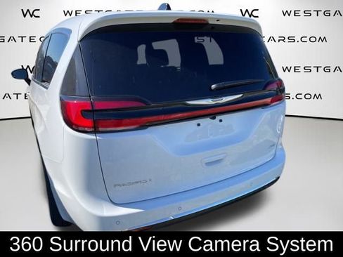 New 2026 Chrysler Pacifica Select image 8