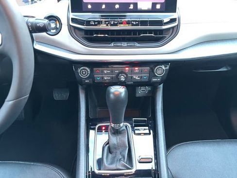 Used 2023 Jeep Compass Limited image 11