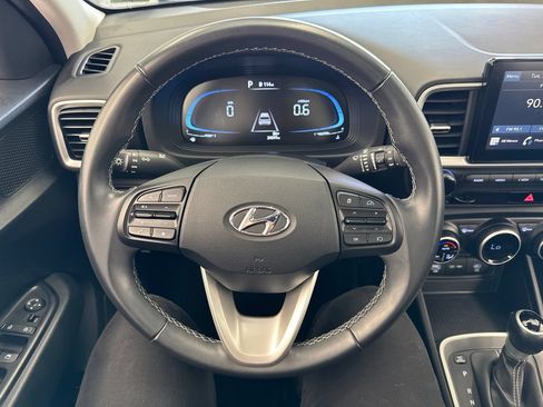 Used 2025 Hyundai Venue SEL FWD image 19