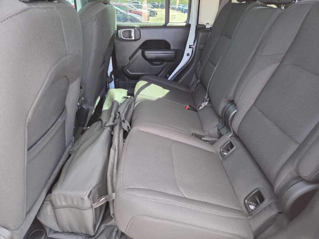 Used 2023 Jeep Gladiator Sport AWD/4WD image 22