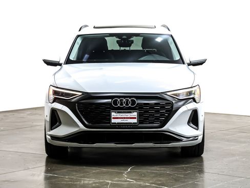 Used 2024 Audi Q8 e-tron Premium Plus image 4