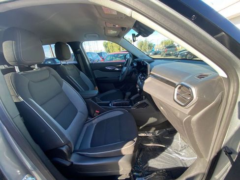 Used 2025 Chevrolet TrailBlazer LT image 35