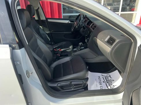 Used 2017 Volkswagen Jetta SE image 14
