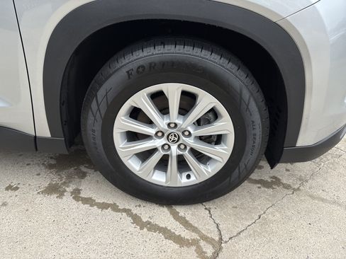 Used 2025 Toyota Grand Highlander FWD image 36