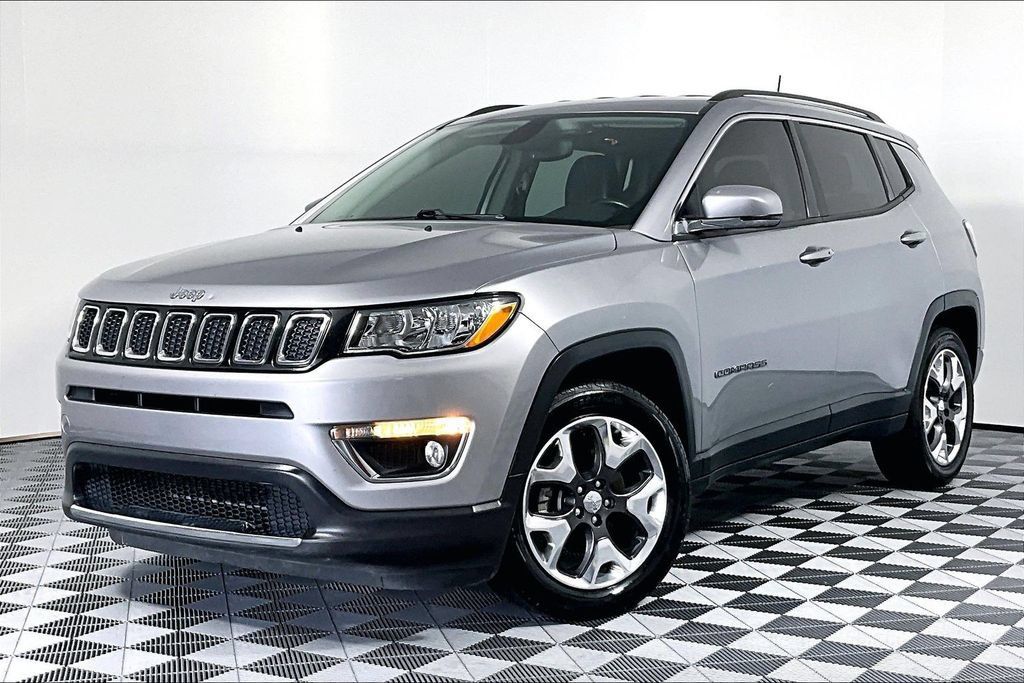 Used 2019 Jeep Compass Limited FWD image 2