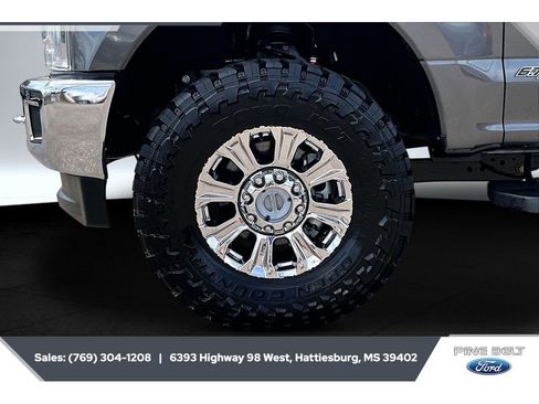 Used 2017 Ford F250 XLT w/ XLT Premium Package AWD/4WD image 7