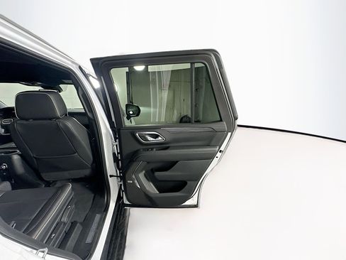 Used 2024 GMC Yukon SLT image 32