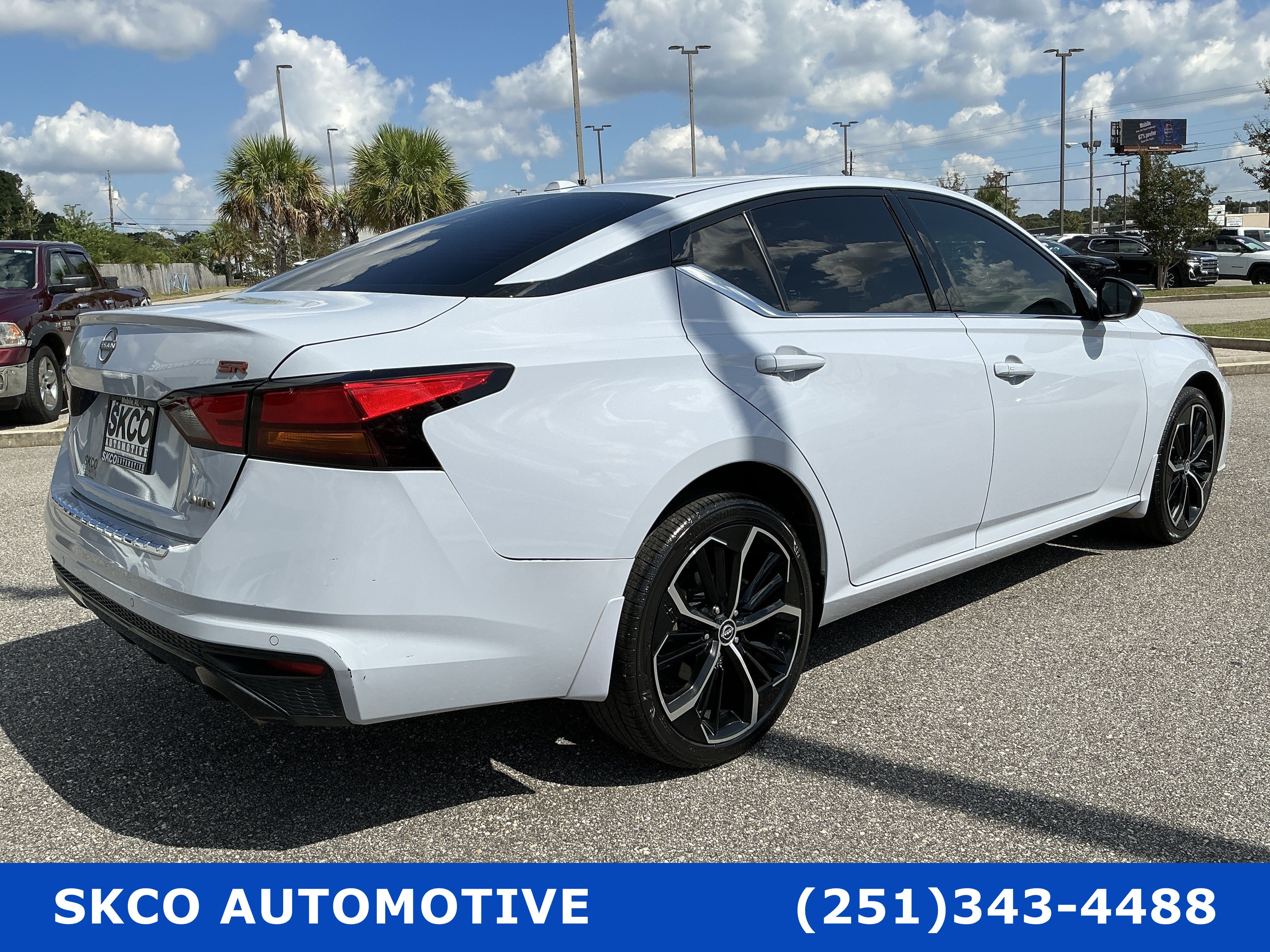 Used 2023 Nissan Altima 2.5 SR AWD/4WD image 5
