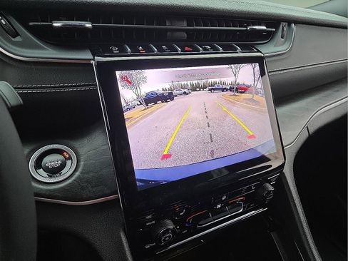 Used 2025 Jeep Grand Cherokee L Limited image 18