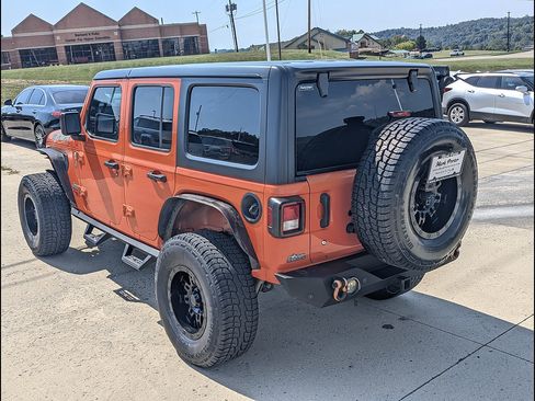 Used 2018 Jeep Wrangler Unlimited Sport S AWD/4WD image 9