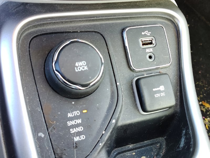 Used 2018 Jeep Compass Latitude w/ Cold Weather Group AWD/4WD image 18