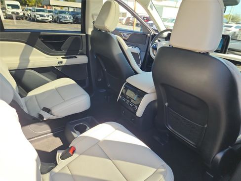 New 2026 Lincoln Aviator AWD image 22