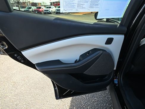 Certified 2025 Ford Mustang Mach-E Premium image 23