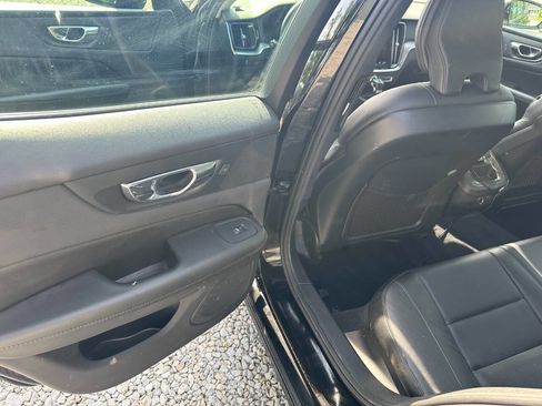 Used 2019 Volvo S60 T5 Momentum w/ Premium Package image 11