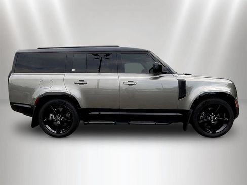 Used 2025 Land Rover Defender 130 X-Dynamic SE AWD/4WD image 4