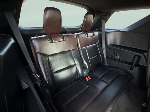 Used 2020 Ford Explorer Platinum w/ Premium Technology Package AWD/4WD image 13