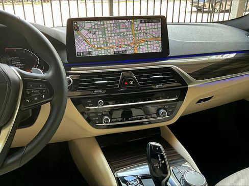 Used 2023 BMW 530i w/ Convenience Package image 6