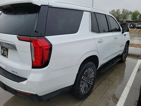Used 2022 GMC Yukon SLT w/ SLT Luxury Package AWD/4WD image 4