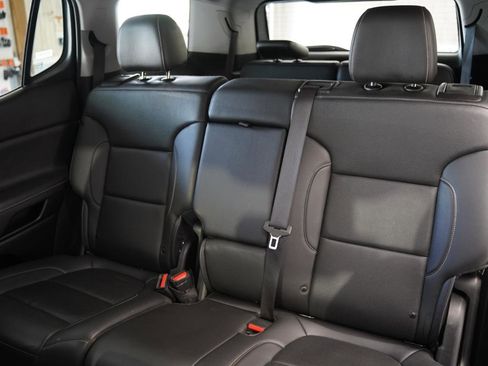 Used 2023 GMC Acadia SLT image 34