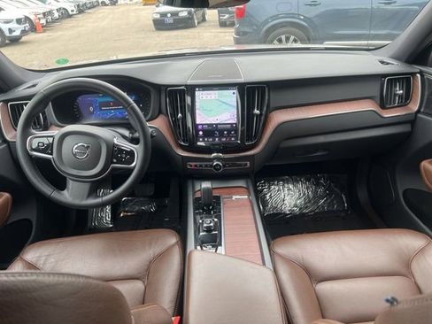 Certified 2023 Volvo XC60 B5 Plus w/ Climate Package image 22