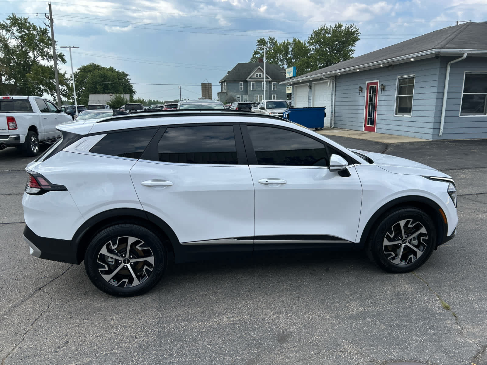 Used 2025 Kia Sportage EX w/ Premium Package AWD/4WD image 3