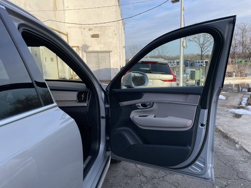 Used 2025 Volvo XC90 B6 Plus image 8