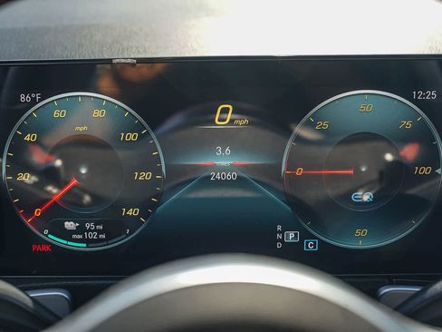 Used 2022 Mercedes-Benz EQB 300 EQB 300 image 17