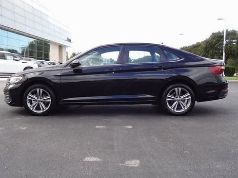 Used 2024 Volkswagen Jetta SE image 2